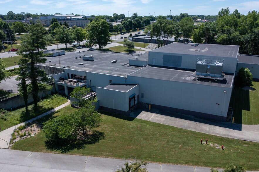 More Photos Of 1900 S Walnut St, Bloomington Manufacturing For Sale