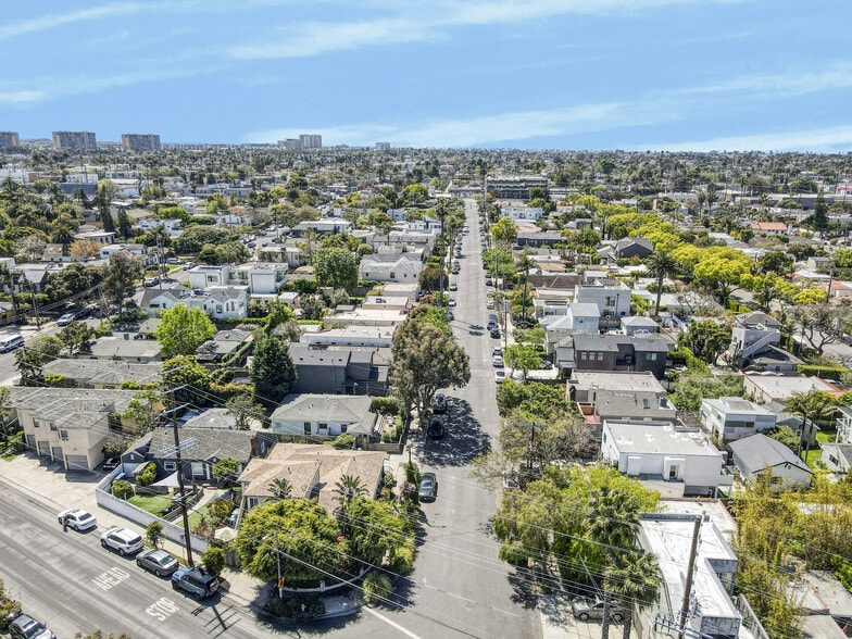 More Photos Of 2045 Penmar Ave, Venice Apartments For Sale