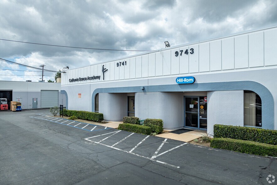 More Photos Of 21001-21009 Superior St, Chatsworth Unknown For Lease