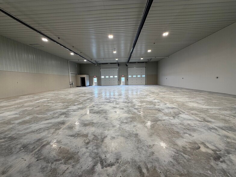 More Photos Of 3914 Indianapolis Rd, Columbus Warehouse For Lease