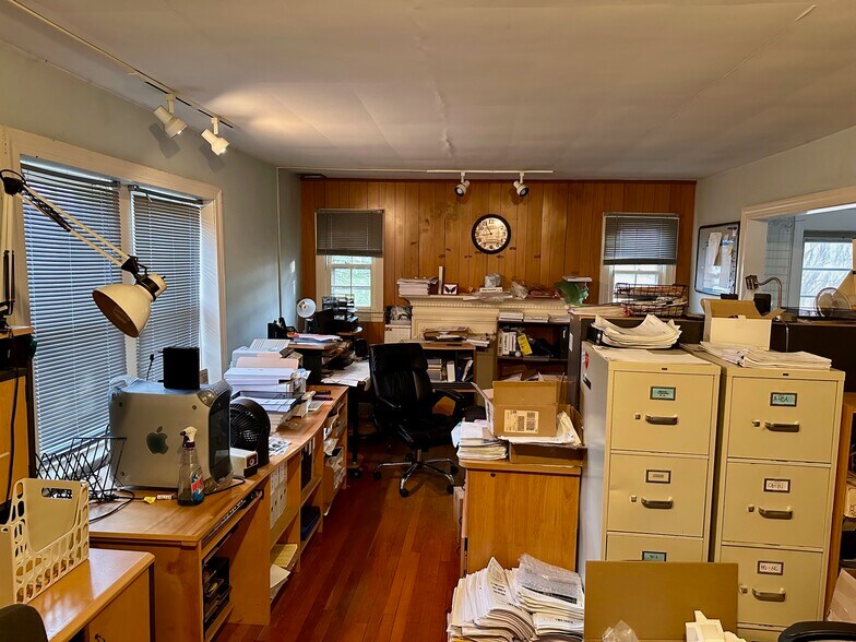 More Photos Of 4180 Old Town Rd, Huntingtown Loft Creative Space For Sale