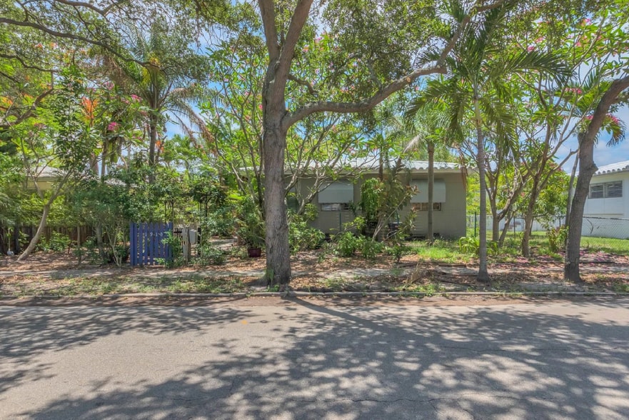 More Photos Of 1910 Washington St, Hollywood Specialty For Sale