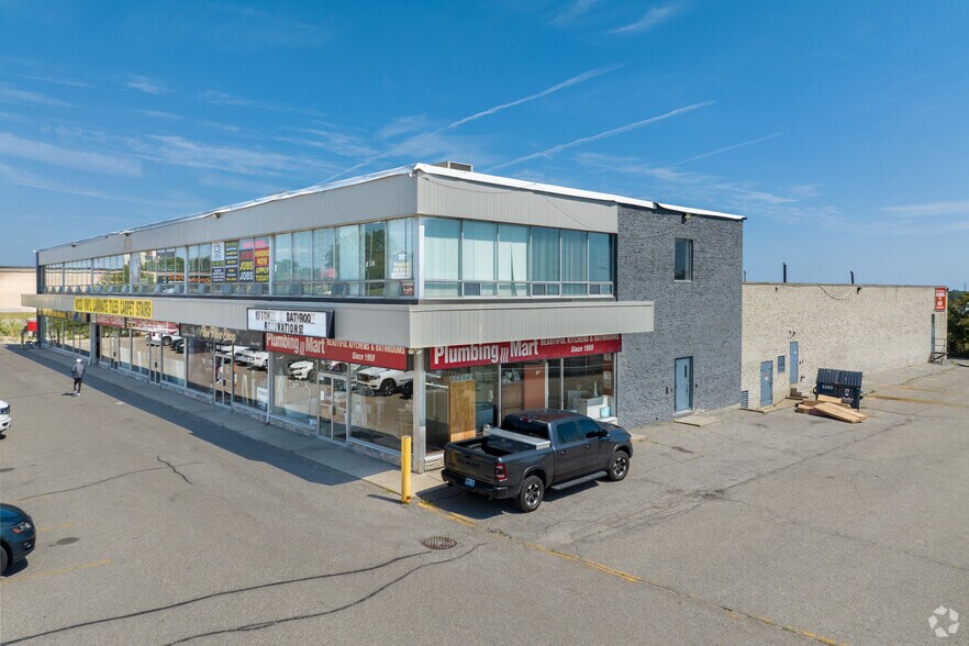 More Photos Of 700 Dundas St E, Mississauga Storefront Retail Office For Lease