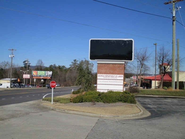 More Photos Of 100 Colony Park Dr, Cumming Bank For Lease