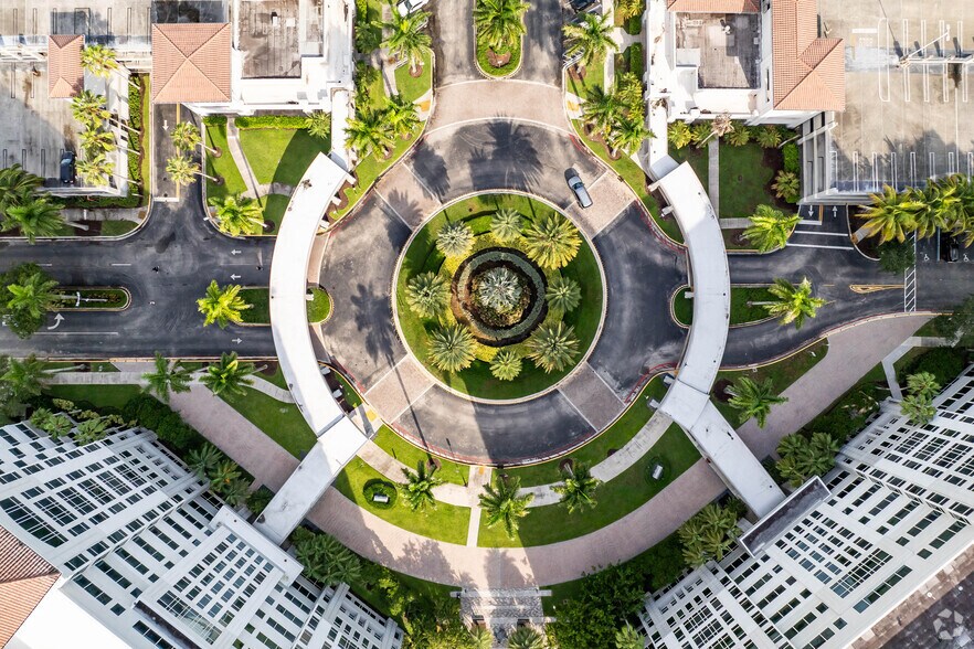 More Photos Of 1000 S Pine Island Rd, Plantation Unknown For Lease