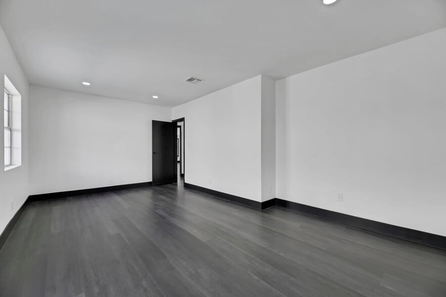 More Photos Of 530 S 7th St, Las Vegas Office Residential For Lease