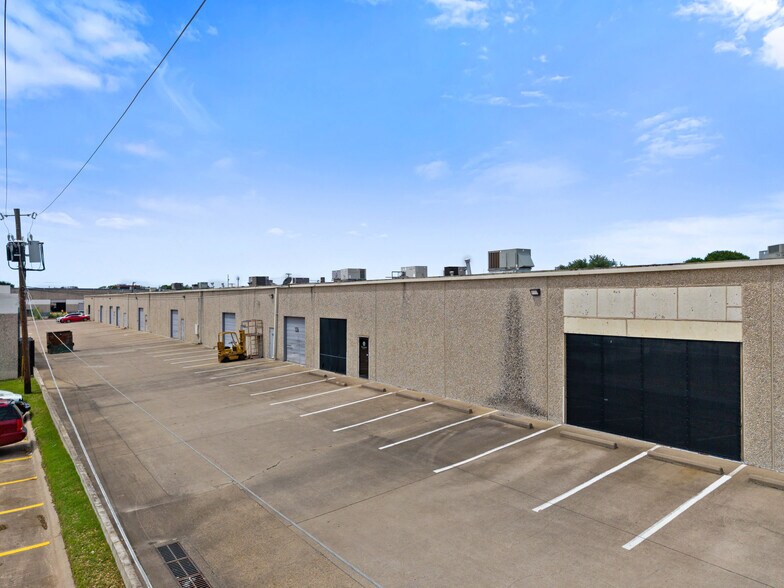 More Photos Of 11601 Plano Rd, Dallas Unknown For Lease