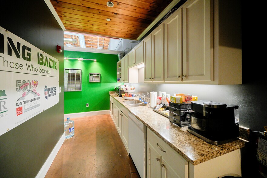 More Photos Of 2923 S Tryon St, Charlotte Office For Lease