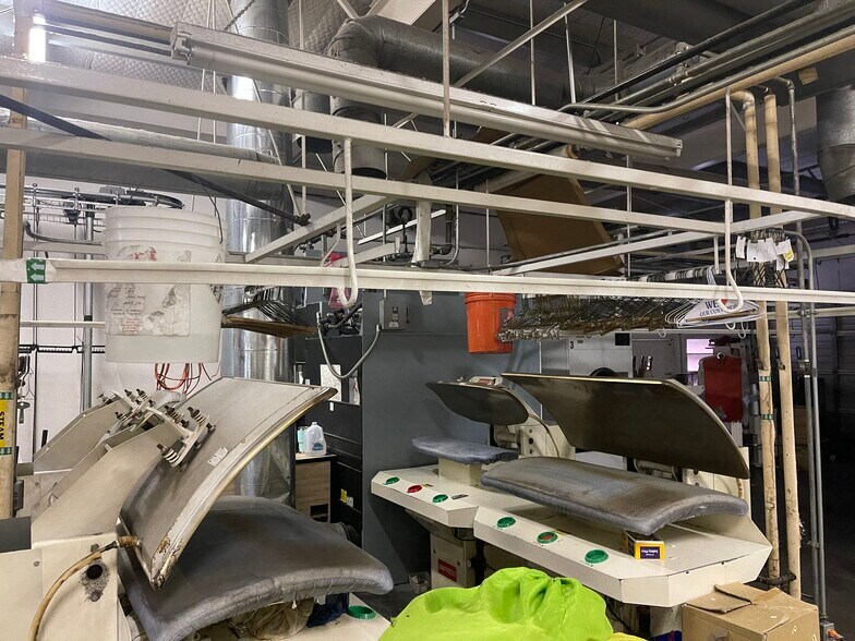 More Photos Of 11609 E Northwest Hwy, Dallas Freestanding For Sale