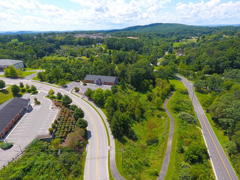 More Photos Of 829 Davis St, Blacksburg Medical For Sale