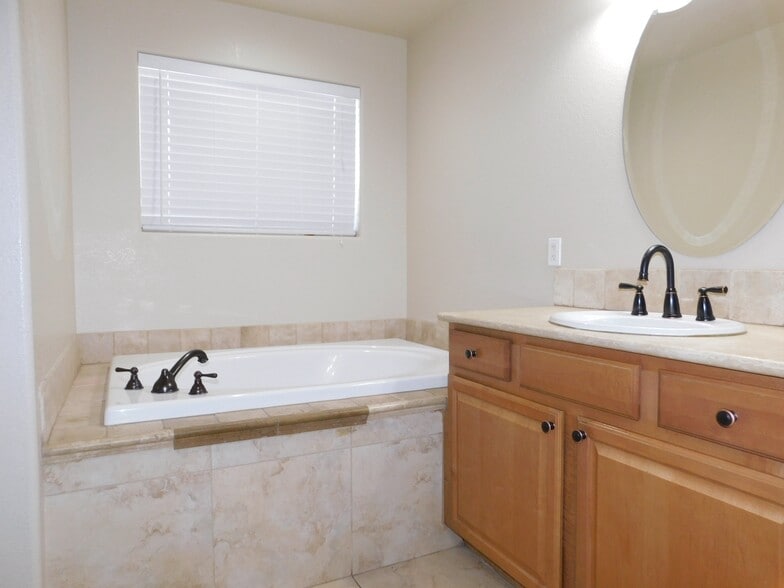 More Photos Of 812 Landon Dr, Bullhead City Apartments For Sale