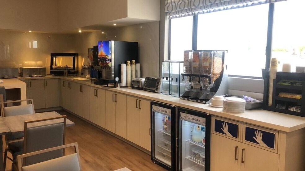 More Photos Of 123 S Lincoln Ave, Monterey Park Hotel For Lease