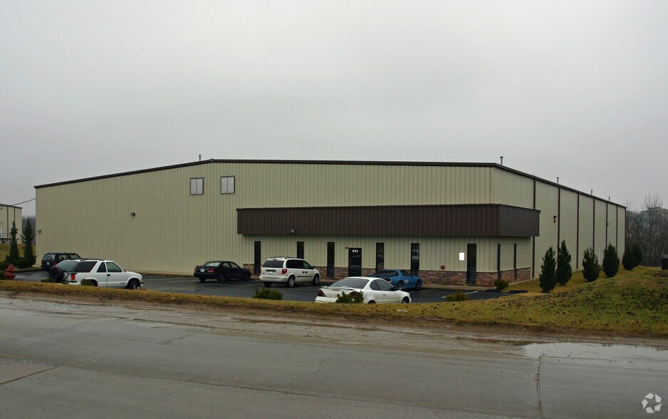Primary Photo Of 824 Lone Star Dr, O'Fallon Warehouse For Lease
