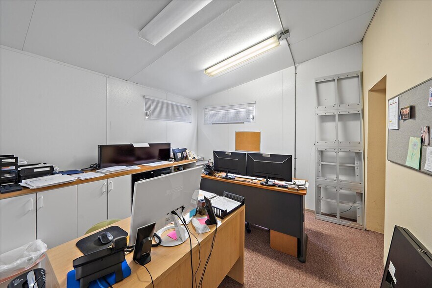 More Photos Of 4242 McIntosh Ln, Sarasota Storefront Retail Office For Sale