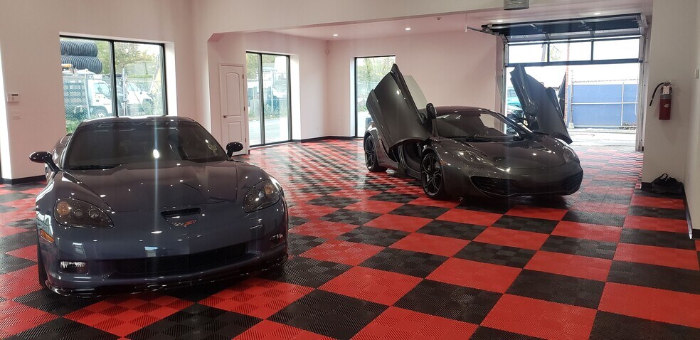 More Photos Of 256-260 Green St, South Hackensack Warehouse For Lease