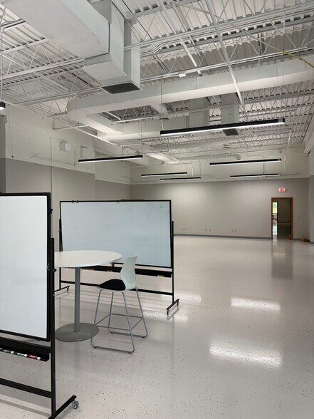 More Photos Of 8200 S 97th St, Cottage Grove Manufacturing For Lease