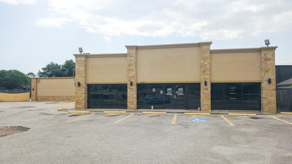 Primary Photo Of 6602 N Navarro St, Victoria General Retail For Sale