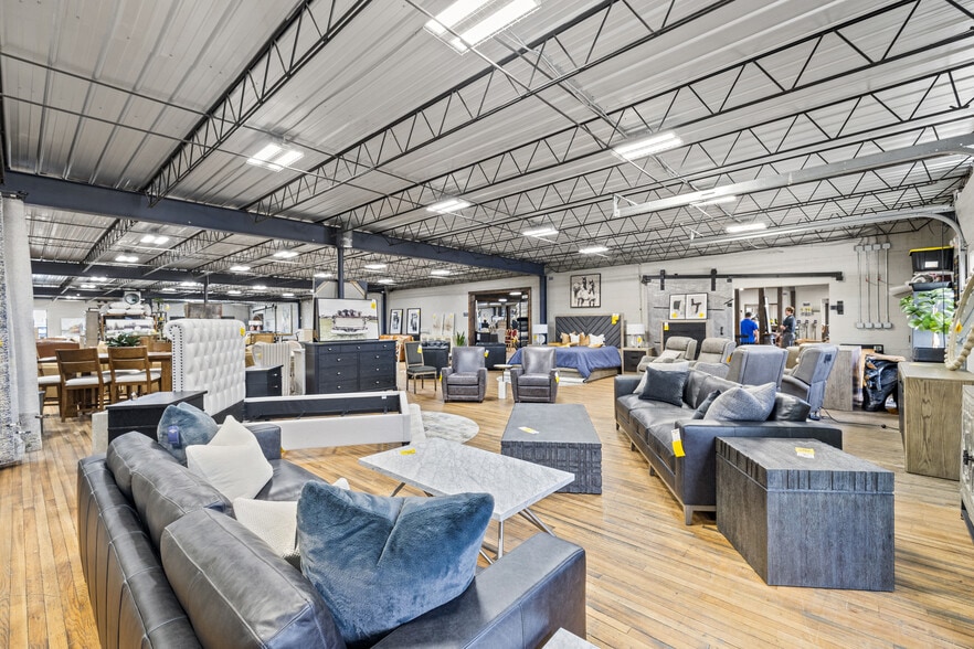 More Photos Of 764 E Seventh St, Lexington Warehouse For Sale