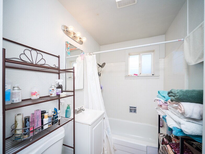 More Photos Of 521 Walnut St, Independence Multifamily For Sale