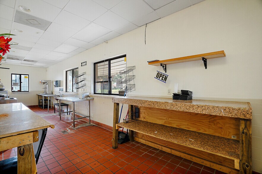 More Photos Of 2535 Main St, Leesburg Restaurant For Sale