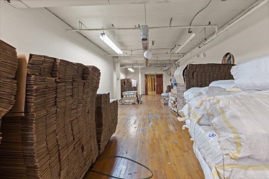 More Photos Of 181 S Whitfield St, Nazareth Office Residential For Sale