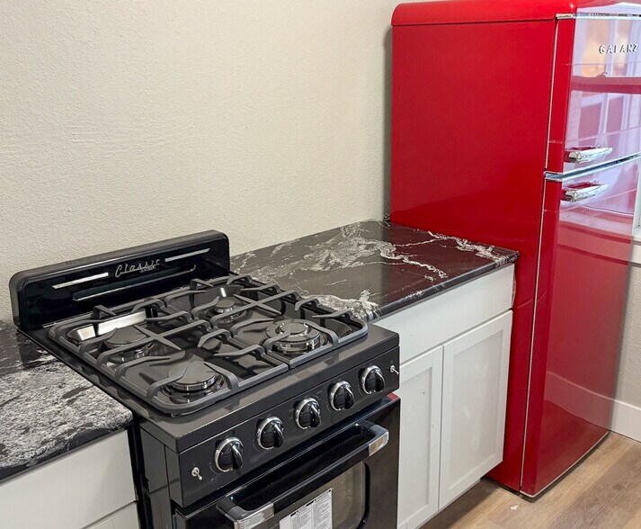 More Photos Of 11 N Walnut St, Iola Apartments For Sale