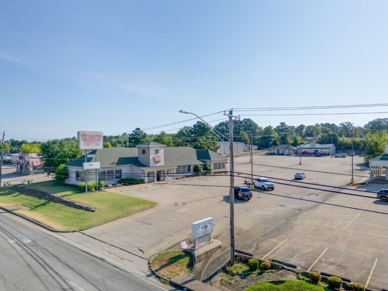 More Photos Of 2103 N Broadway, Poteau General Retail For Sale