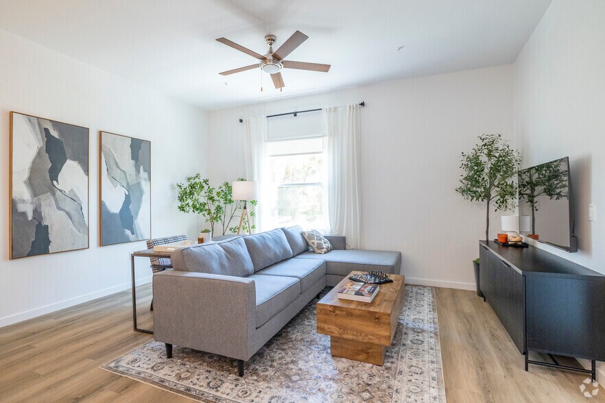 More Photos Of 301 W Roosevelt St, Phoenix Apartments For Lease