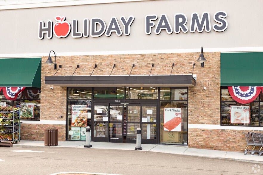 More Photos Of 8285 Jericho Tpke, Woodbury Unknown For Lease