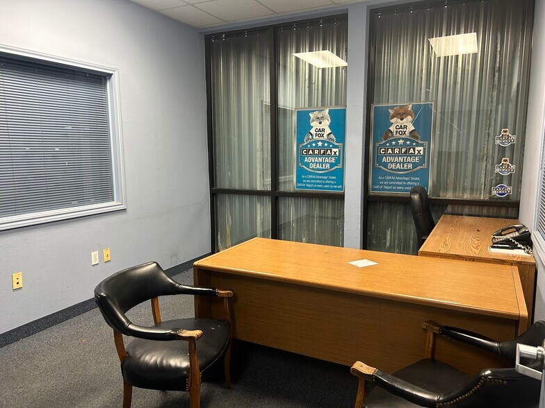 More Photos Of 3420 S Padre Island Dr, Corpus Christi Auto Dealership For Lease