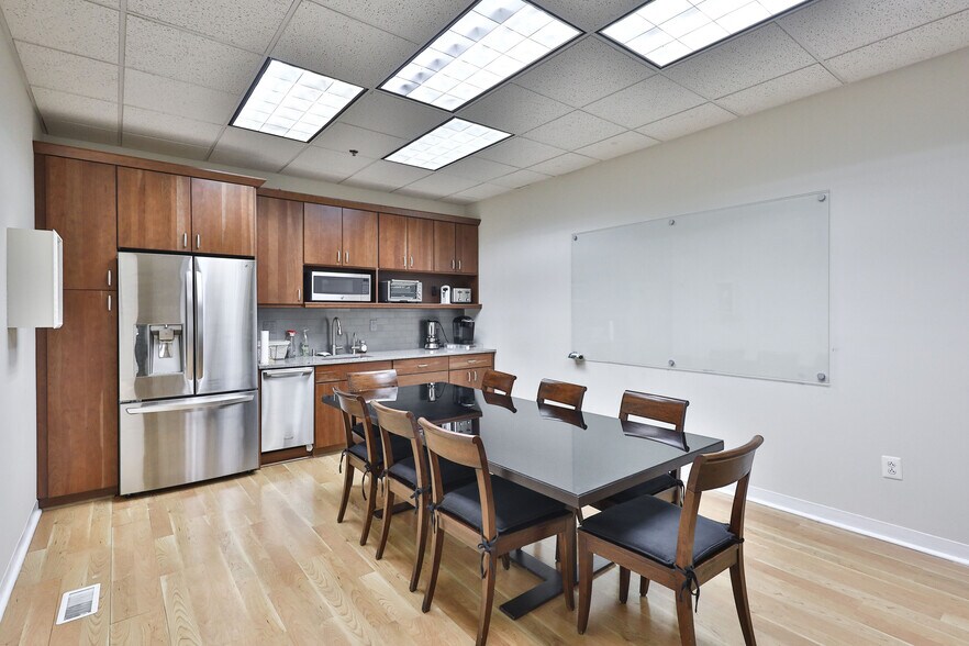 More Photos Of 400-415 Executive Dr, Langhorne Medical For Lease
