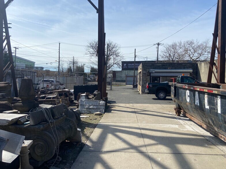 More Photos Of 277-283 Oraton St, Newark Warehouse For Lease