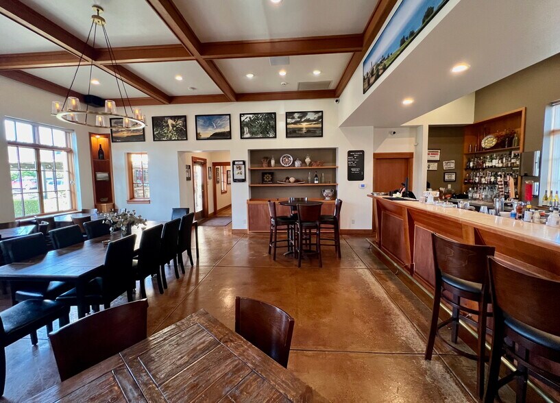 More Photos Of 100 SW 7th St, Dundee Freestanding For Lease