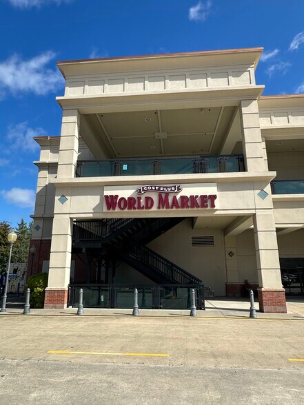 More Photos Of 1 Buckhead Loop, Atlanta Storefront For Lease