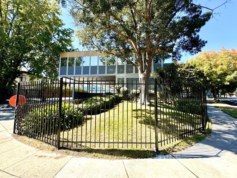 More Photos Of 4950 W Hamilton Ave, San Jose Office For Lease