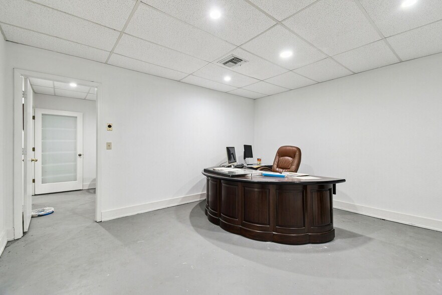 More Photos Of 12425 N Florida Ave, Tampa Medical For Lease