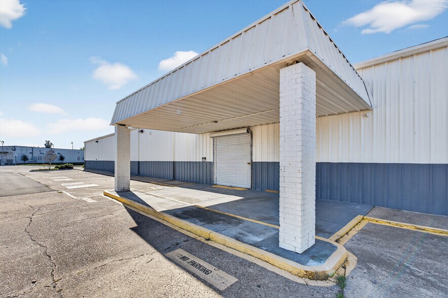 More Photos Of 2606 Cherry Brook Ln, Pasadena Warehouse For Sale