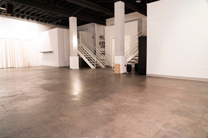 More Photos Of 2917 Canton St, Dallas Flex For Lease
