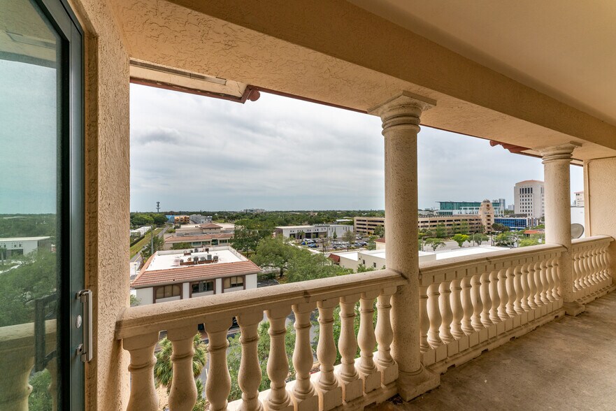 More Photos Of 1 S School Ave, Sarasota Medical For Lease