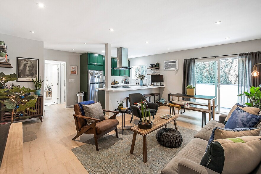 More Photos Of 1015 N Vista St, West Hollywood Apartments For Sale
