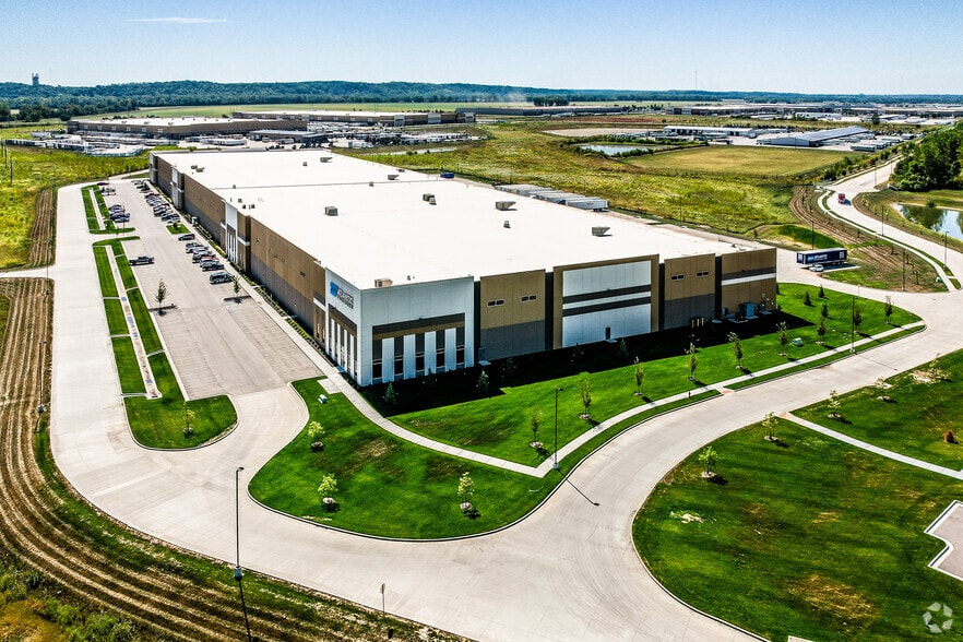 More Photos Of 14300 NE 41st St, Kansas City Distribution For Lease