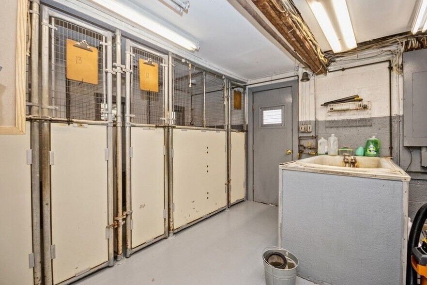 More Photos Of 109-111 N Cross Rd, Lagrangeville Veterinarian Kennel For Sale