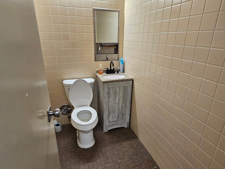 More Photos Of 97 S 4th St, Ishpeming Office For Lease