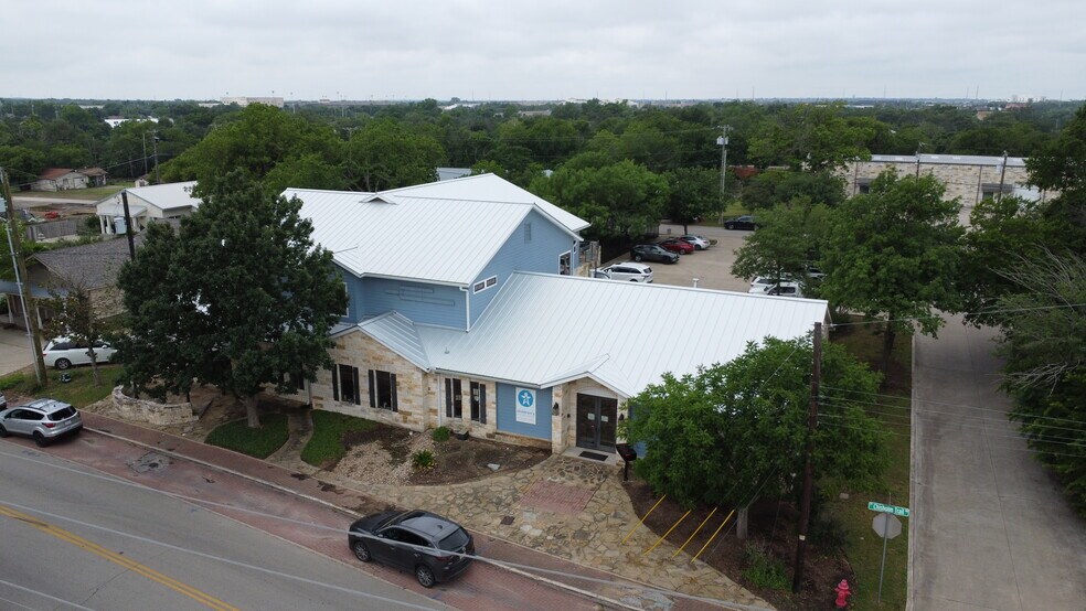 More Photos Of 12 Chisholm Trl, Round Rock Freestanding For Lease