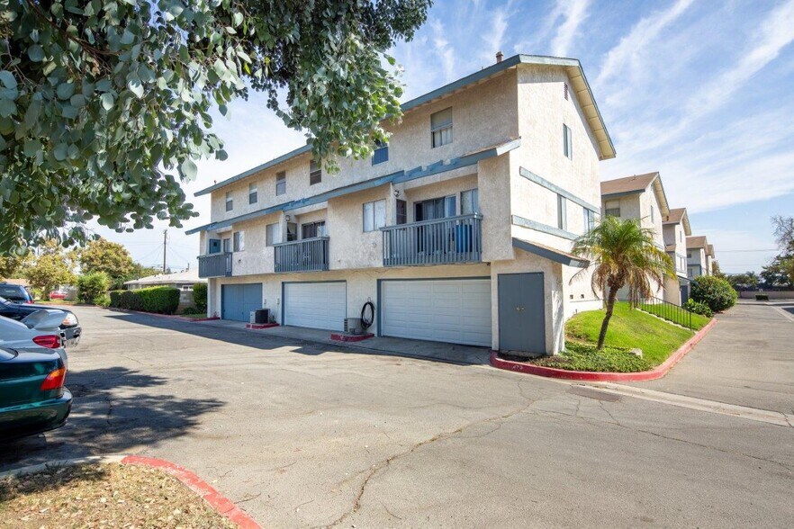 More Photos Of 716 W Phillips St, Ontario Apartments For Sale