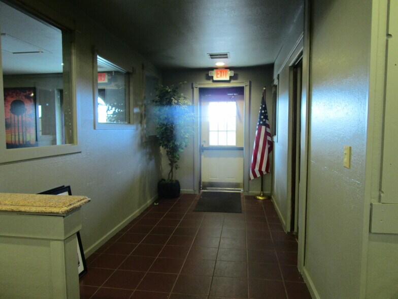 More Photos Of 1301 E Fulton St, Garden City Bar For Sale