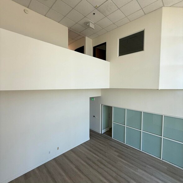 More Photos Of 491 Yorbita Rd, City of Industry Warehouse For Lease