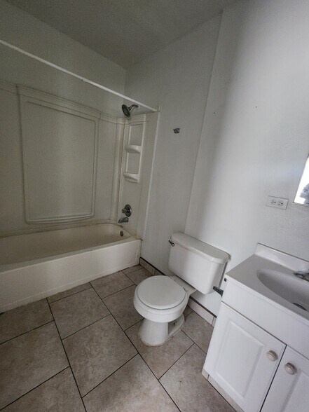 More Photos Of 476 H St, Brawley Apartments For Sale