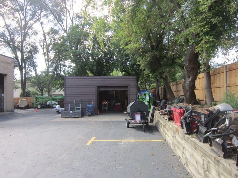 More Photos Of 318 N Milwaukee Ave, Wheeling Storefront For Lease