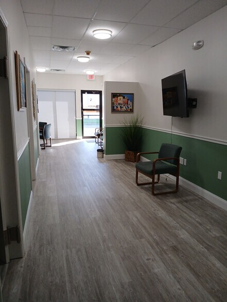 More Photos Of 115 N Tamiami Trl, Nokomis Office For Lease